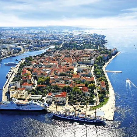 In With Seaview, Terrace, Air Condition, Wifi * Sukošan
