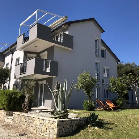 In With Seaview, Terrace, Air Condition, Wifi Apartment