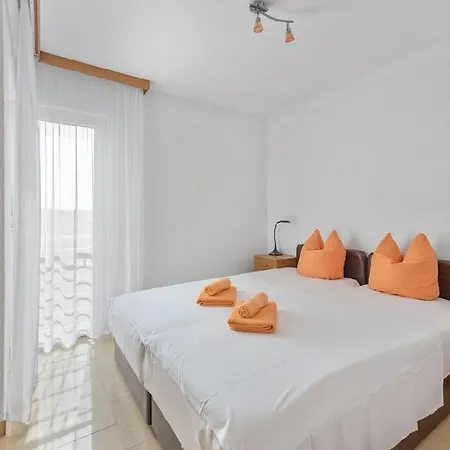 In With Seaview, Terrace, Air Condition, Wifi *