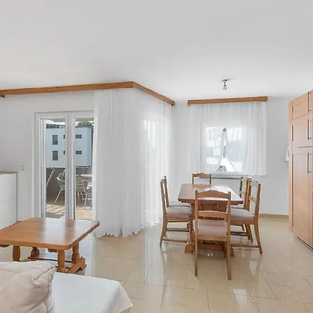In With Seaview, Terrace, Air Condition, Wifi