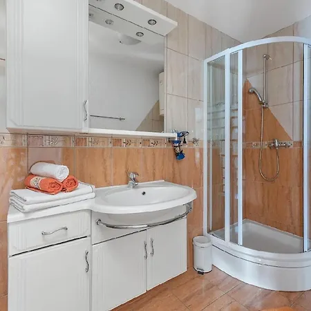 In With Seaview, Terrace, Air Condition, Wifi Apartment