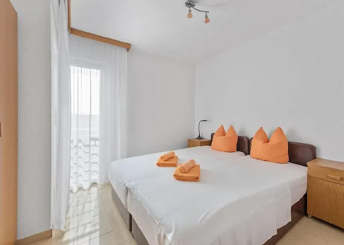 In With Seaview, Terrace, Air Condition, Wifi *