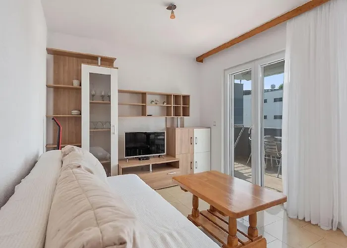 In With Seaview, Terrace, Air Condition, Wifi * Sukošan